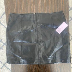 *BNWT* Faux leather mini skirt
